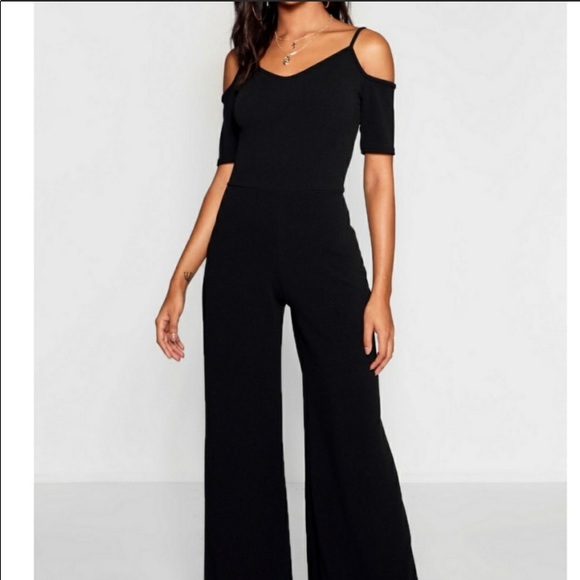 Boohoo Pants - NWT JUMPSUIT Black Flowing Cold Shoulder w/Stretch